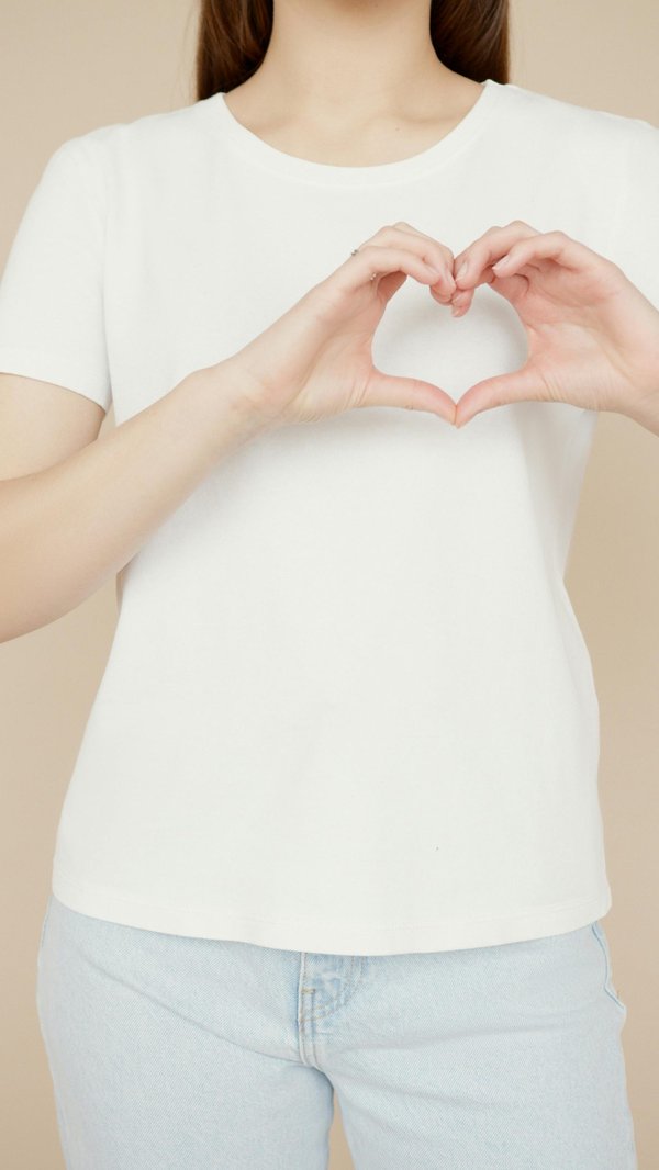 Create eye-catching t-shirt mockups in minutes